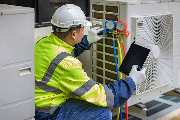 Professional Emergency Hvac Repair technician working in Harwick, PA